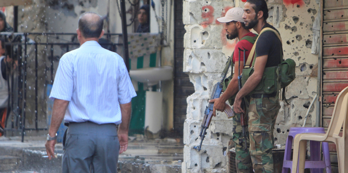 "عين الحلوة" يشهد تصعيدًا مسلحًا وإصابة 3 فلسطينيين