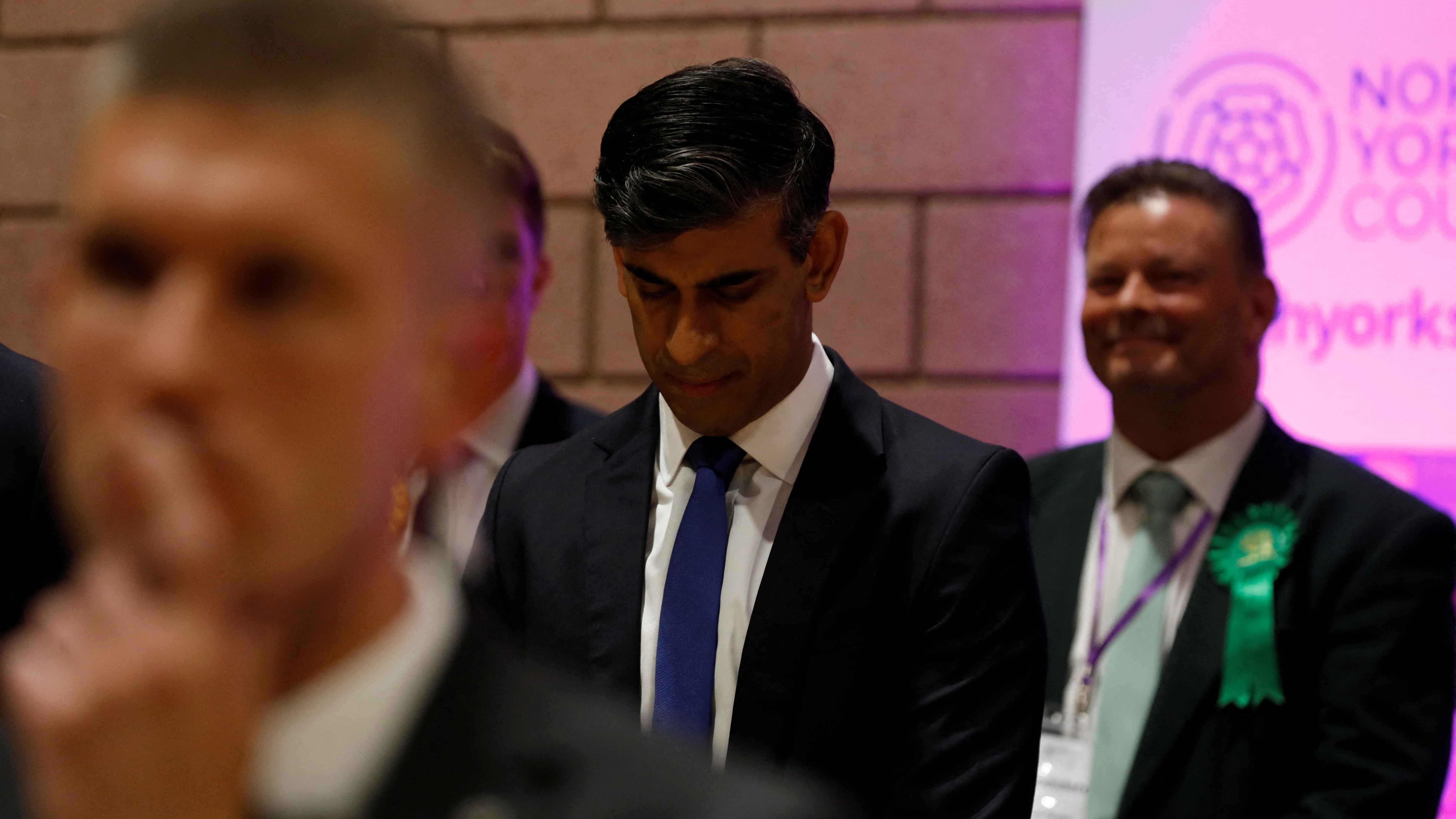 سوناك يقدم "اعتذارا نادرا" للبريطانيين