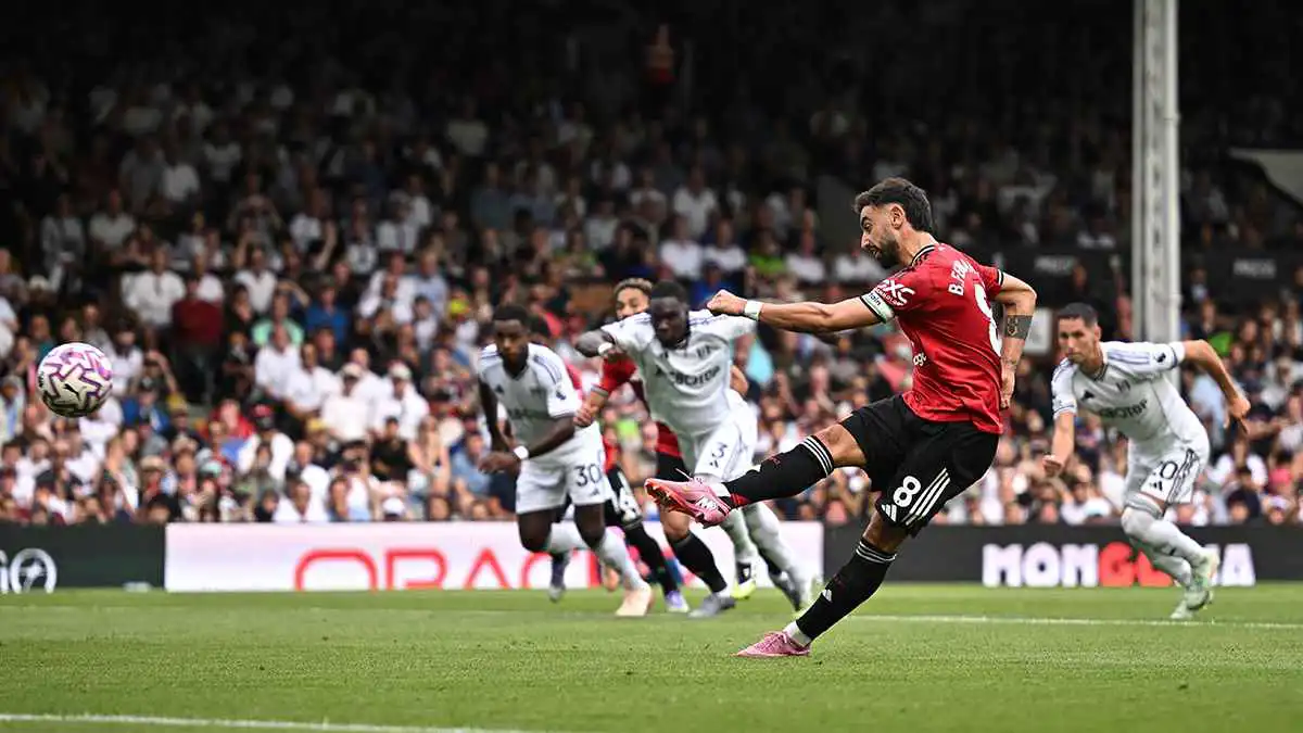 على طريقة محمد صلاح.. برونو فيرناندز ينفذ ضربة جزاء كارثية (فيديو)