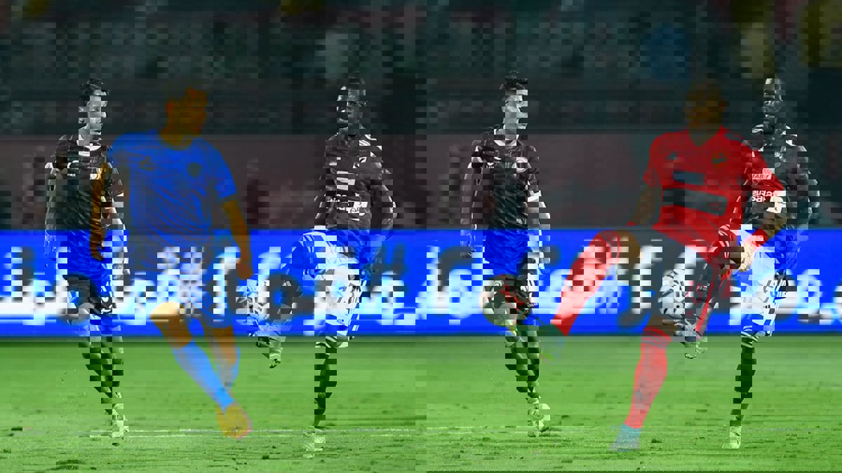 إصابة أليو ديانع بشد في العضلة الخلفية.. وموقفه من المشاركة في كأس السوبر أمام الزمالك