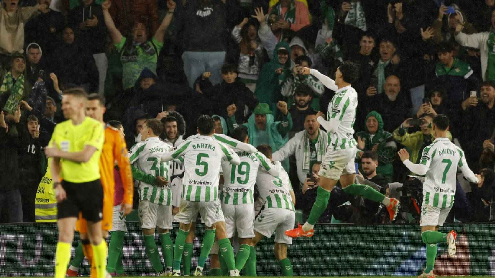 إيسكو يحتفل بهدفه في ريال مدريد بتقبيل زوجته (فيديو)