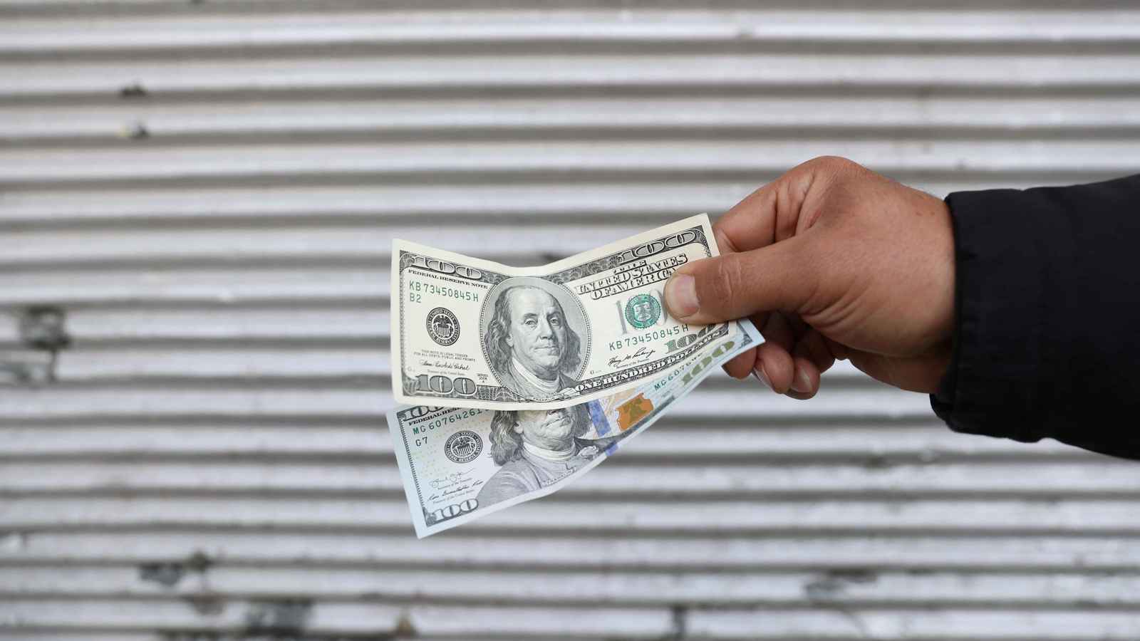 تركيا تتحرك بعد دخول ملايين الدولارات المزيفة إلى أسواقها