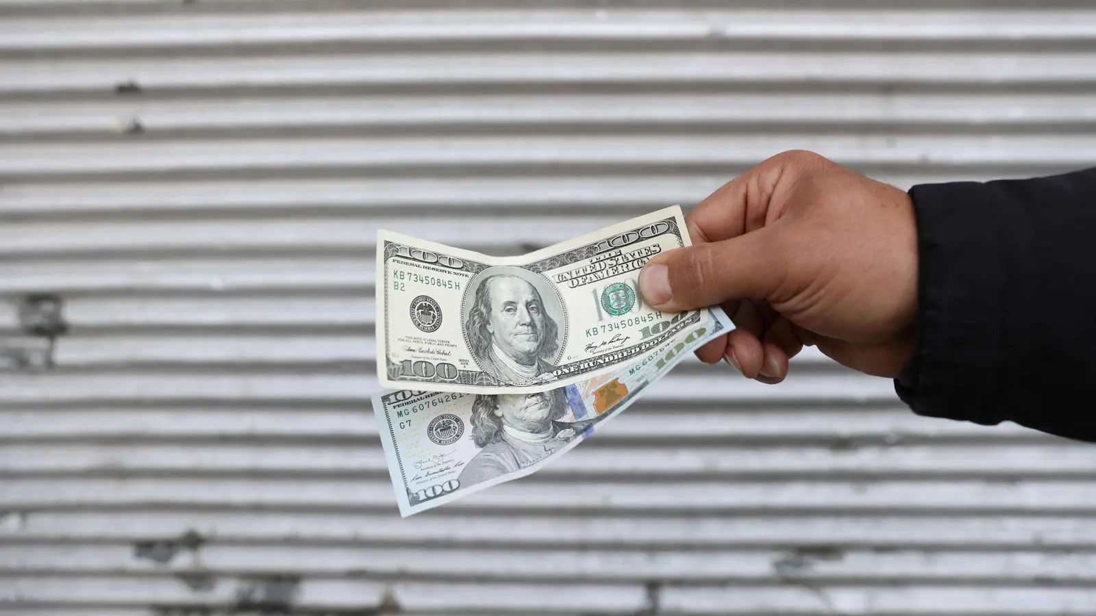 تركيا تتحرك بعد دخول ملايين الدولارات المزيفة إلى أسواقها