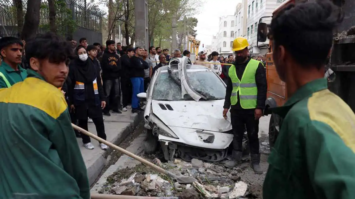 غارات على أصفهان ومصانع صلب في إيران