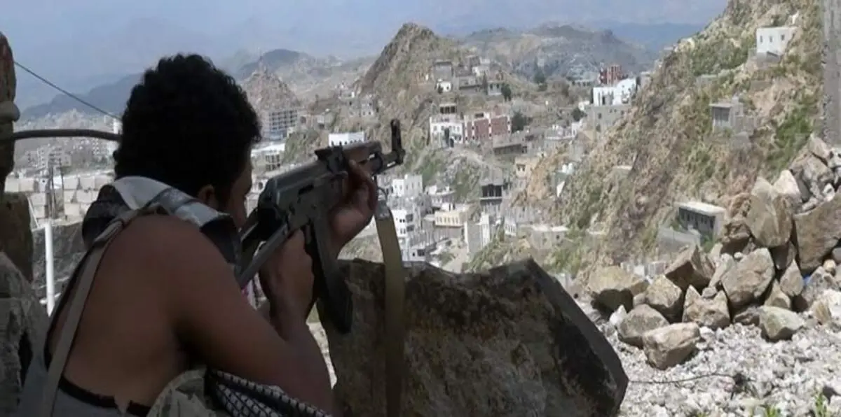 الحوثيون يطبقون الحصار على تعز بتفجير جسر يربطها بعدن