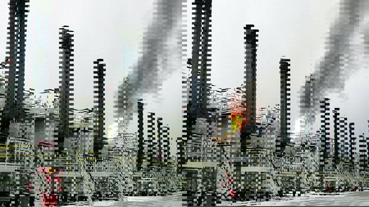 أسعار النفط ترتفع وتتجه نحو أكبر خسارة أسبوعية مند نوفمبر