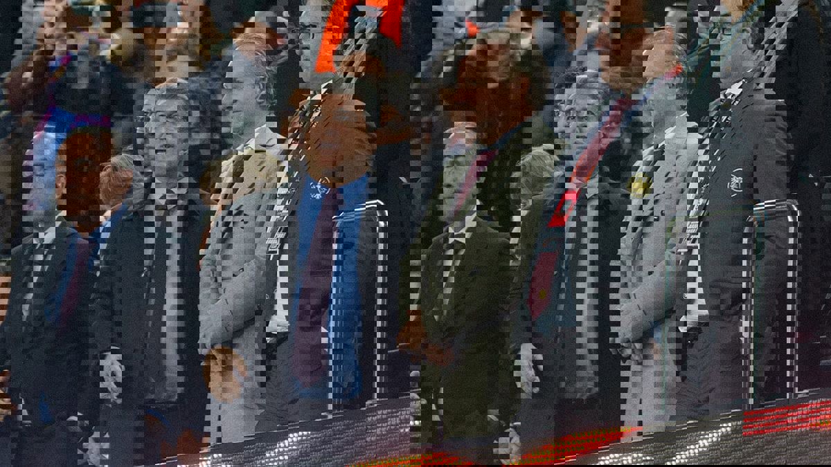 لابورتا يصدر أول قرار عقب "فضيحة" تذاكر مباراة برشلونة وفرانكفورت