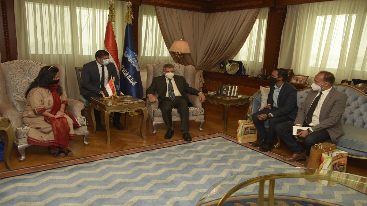 مصر تسمح لوفد دبلوماسي هندي بزيارة طاقم السفينة البنمية المحتجزة‎ (فيديو وصور)