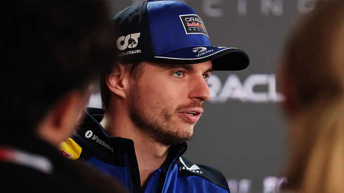 فرستابن ينفجر غضبا ويطرد صحفيا في سباق اليابان