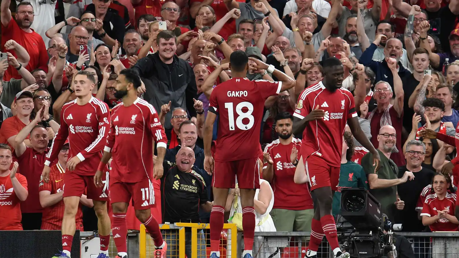 محمد صلاح يدخل في مشادة عنيفة وحادة مع لاعب بورنموث (صور)