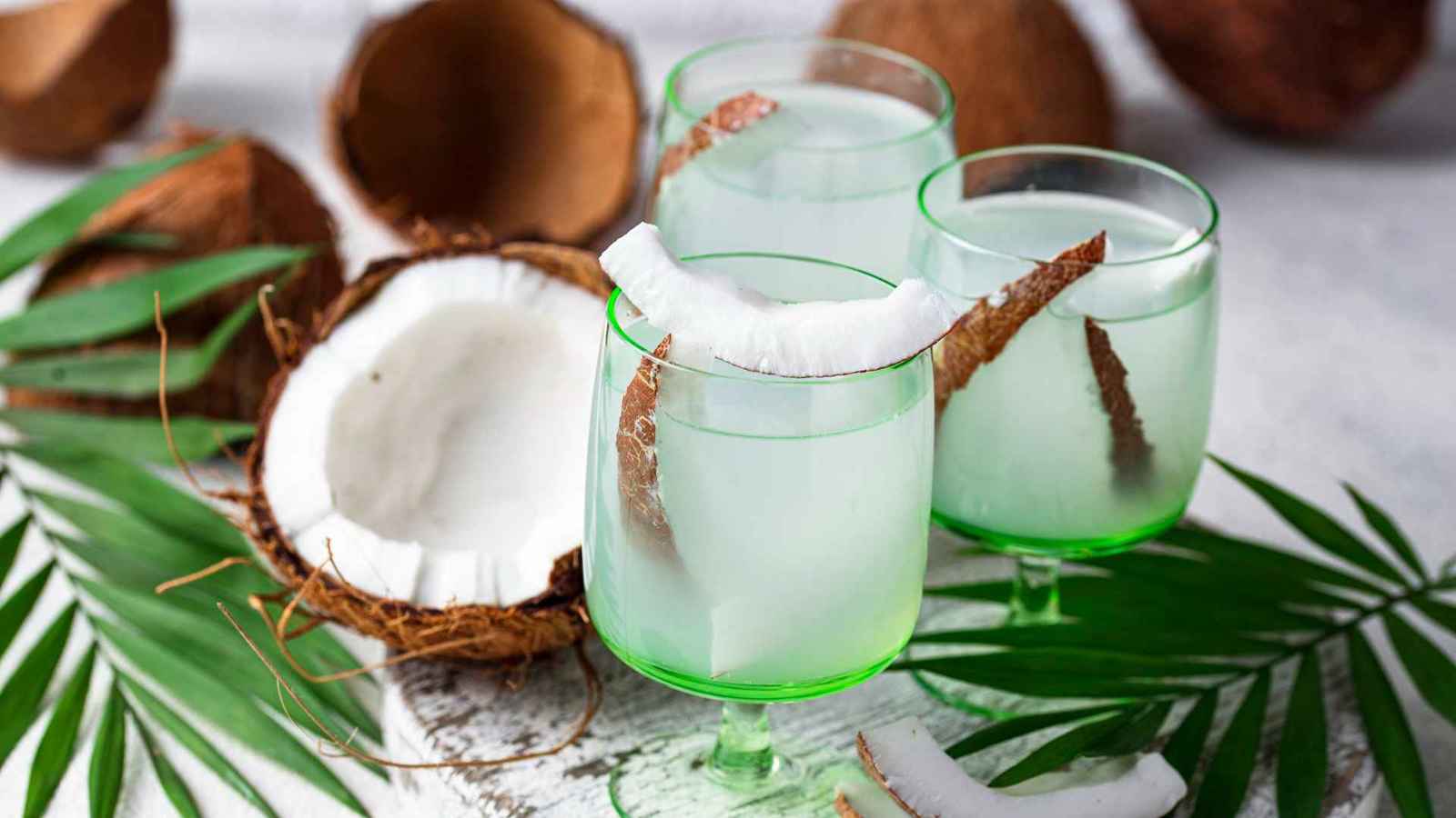 مشروب مفضّل صيفا.. تعرف على فوائد "مُذهلة" لماء جوز الهند