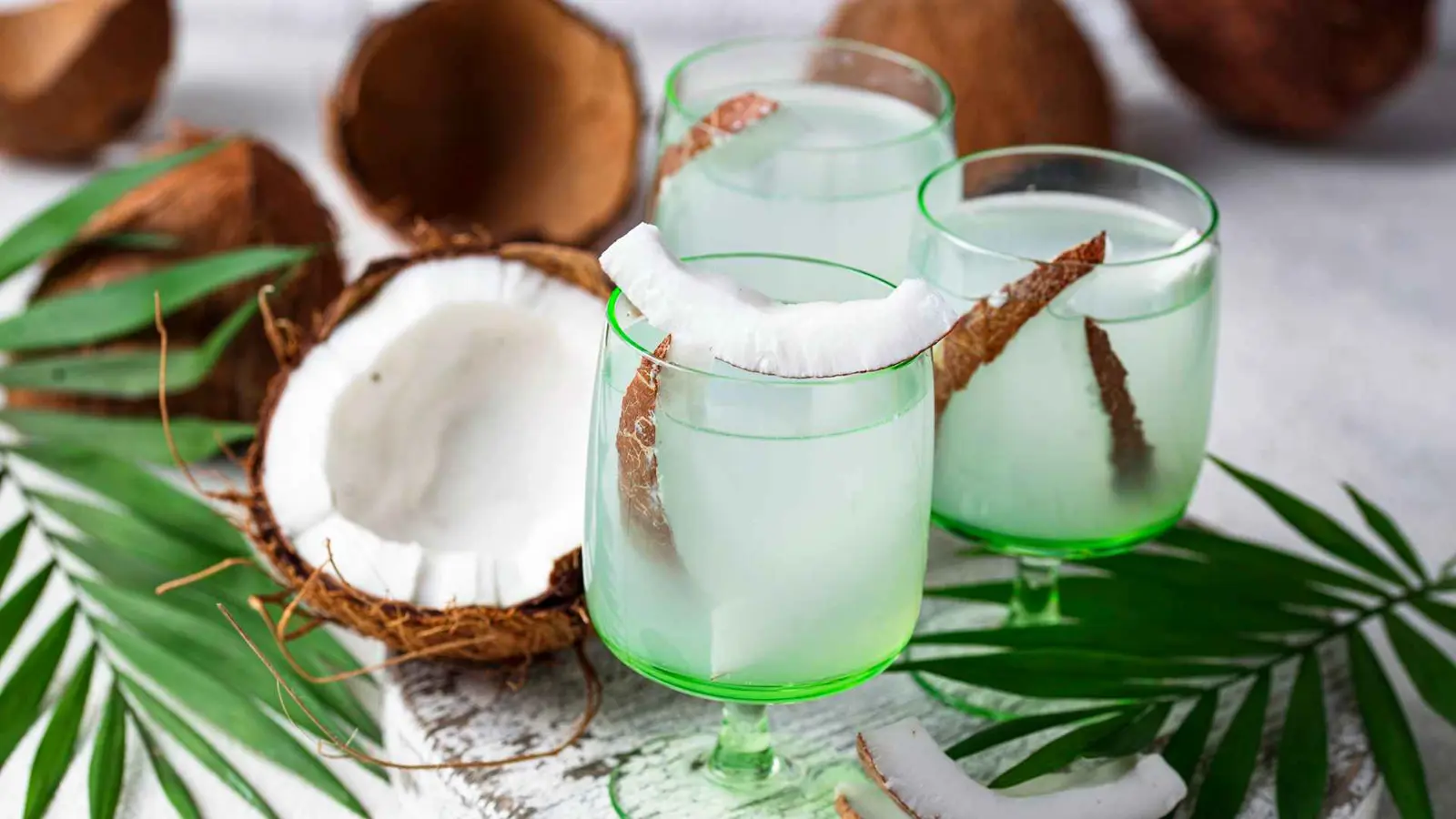 مشروب مفضّل صيفا.. تعرف على فوائد "مُذهلة" لماء جوز الهند