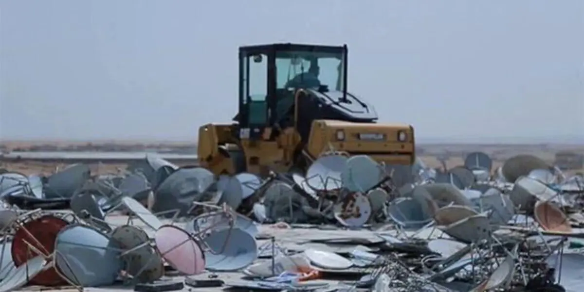 بالفيديو.. سكان مناطق داعش يحطّمون أجهزة الريسيفر وأطباق الستلايت