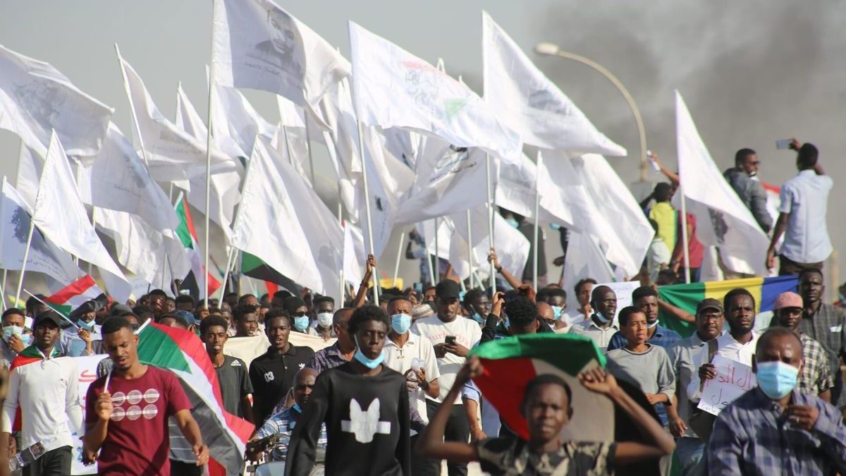 الشرطة السودانية تفرق تظاهرات قرب القصر الجمهوري في الخرطوم