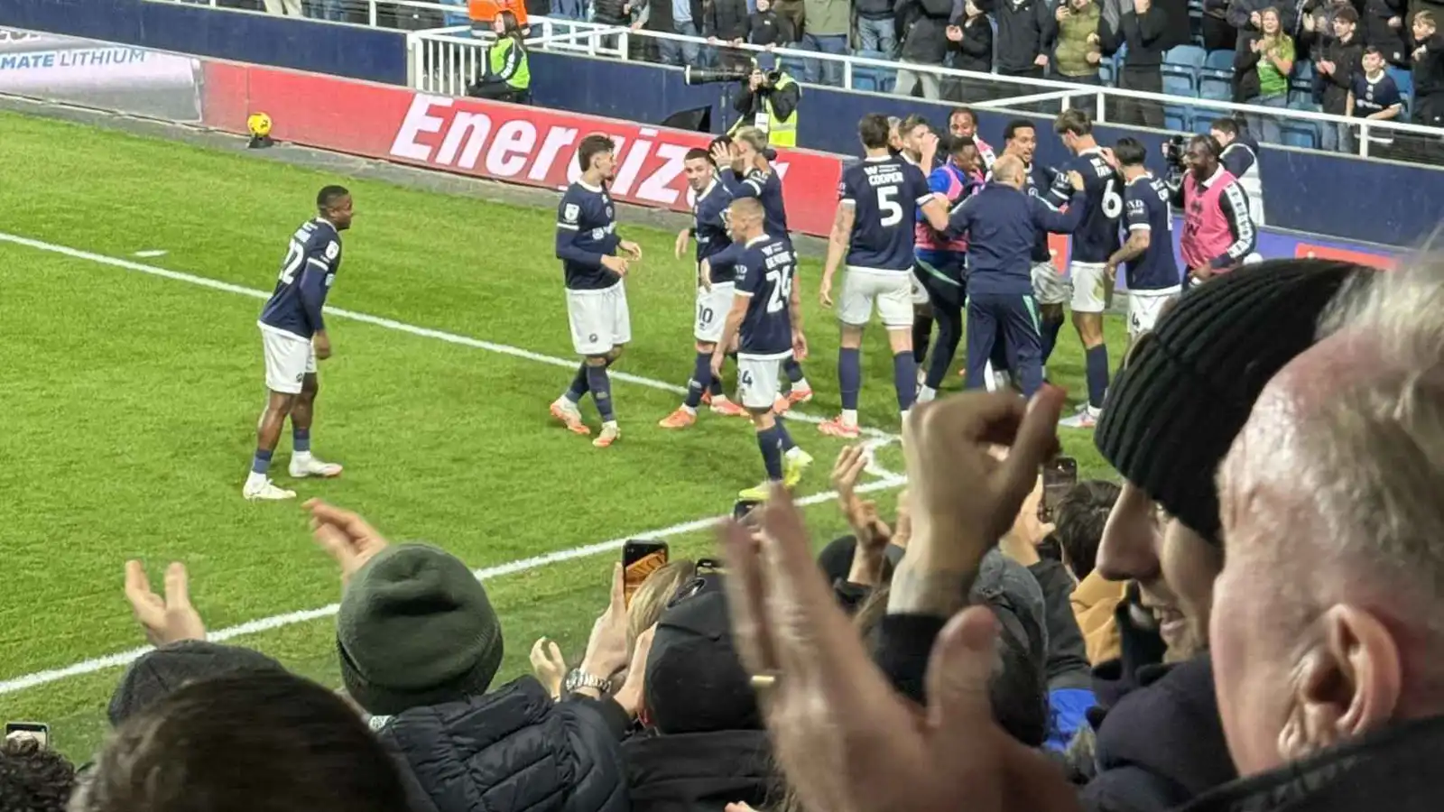 لاعبو ميلوول في مباراة سابقة