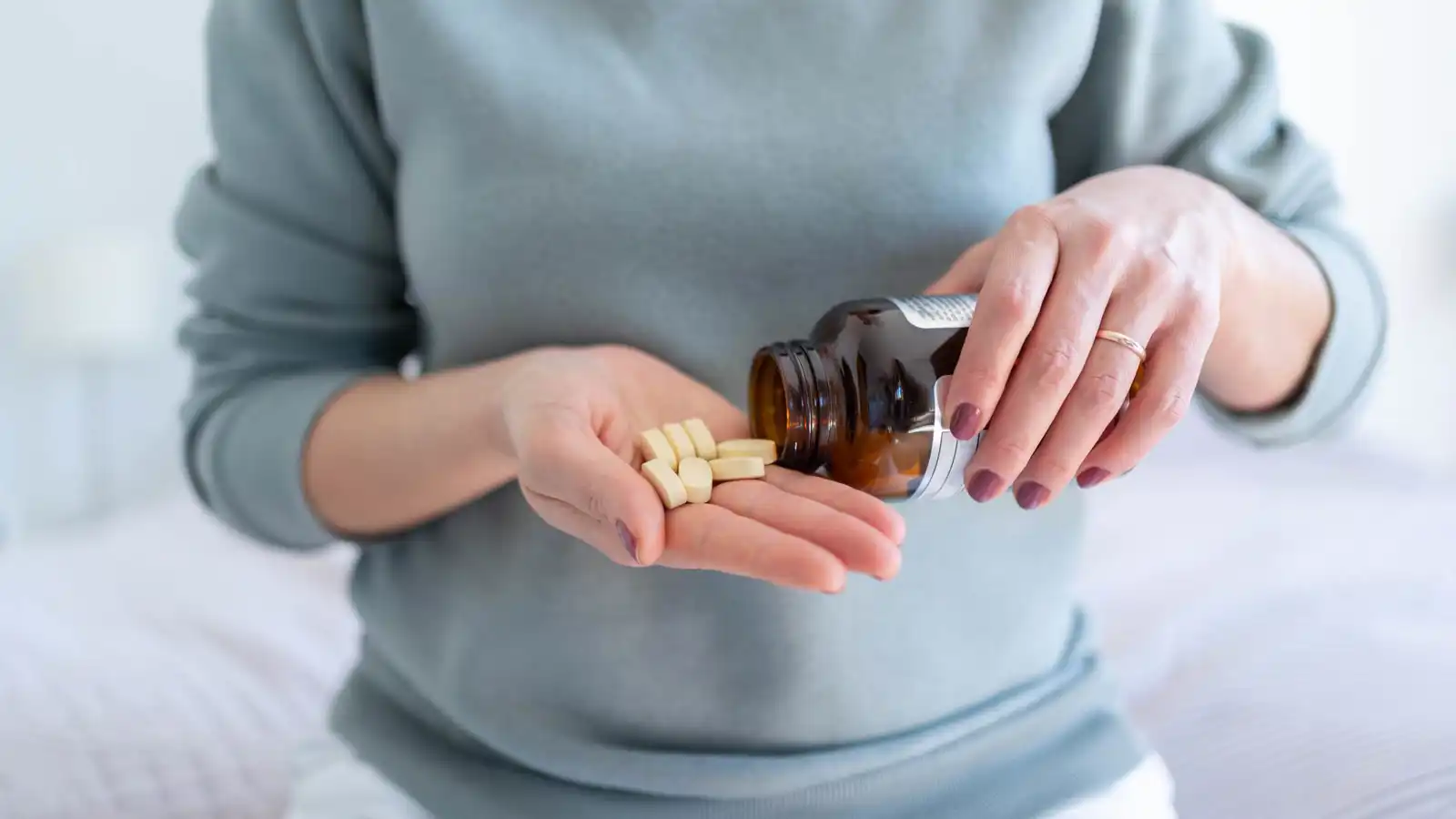 نقص الكالسيوم عند النساء.. كيفية حماية العظام بعد سن اليأس