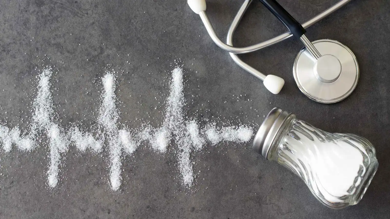 طعامك اليومي قد يحتوي على أكثر من الحد الصحي من الملح