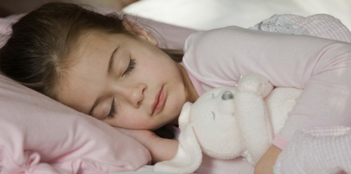 كيف يؤثر انقطاع النفس النومي على مخ الأطفال؟