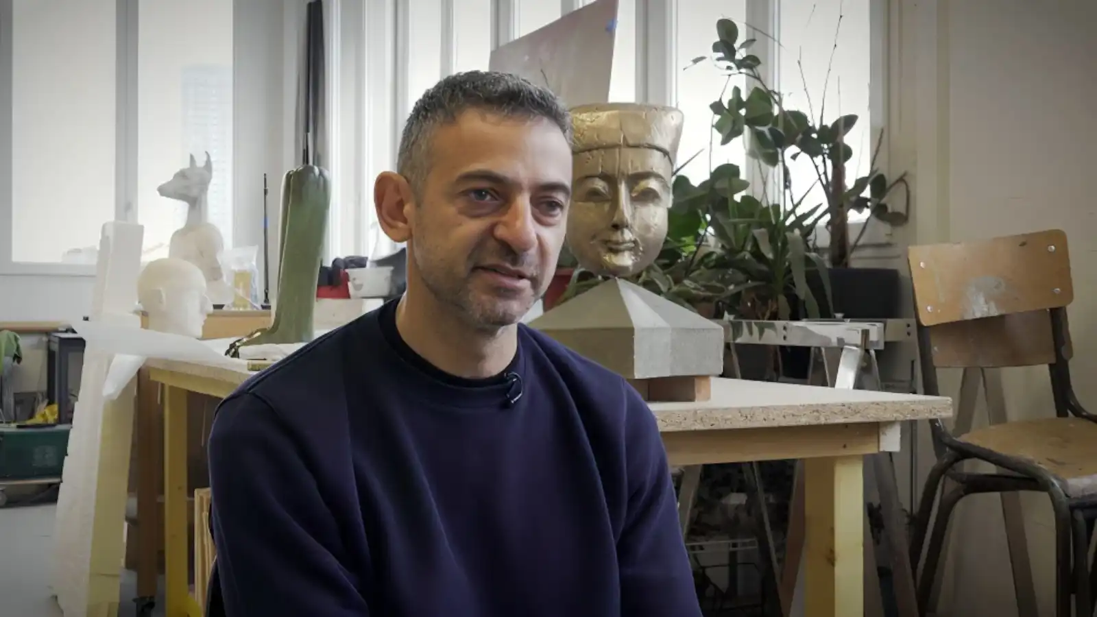 بسبب مقتل والديه بغارة.. المخرج اللبناني علي شري يقاضي إسرائيل في فرنسا