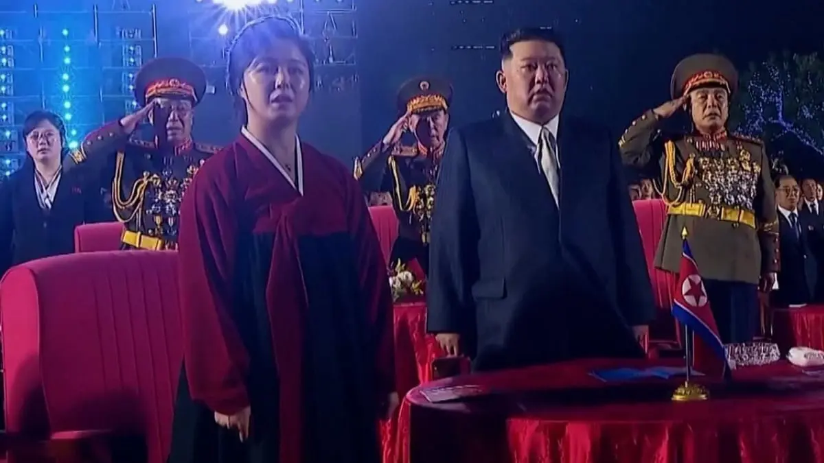 من هي المرأة الغامضة التي ظهرت بصحبة زعيم كوريا الشمالية في الآونة الأخيرة؟