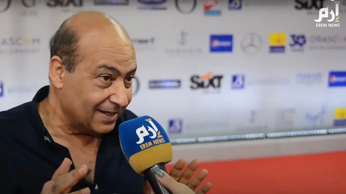 طارق الشناوي يعلق على فساتين رانيا يوسف وقبلات أحمد الفيشاوي (فيديو إرم)