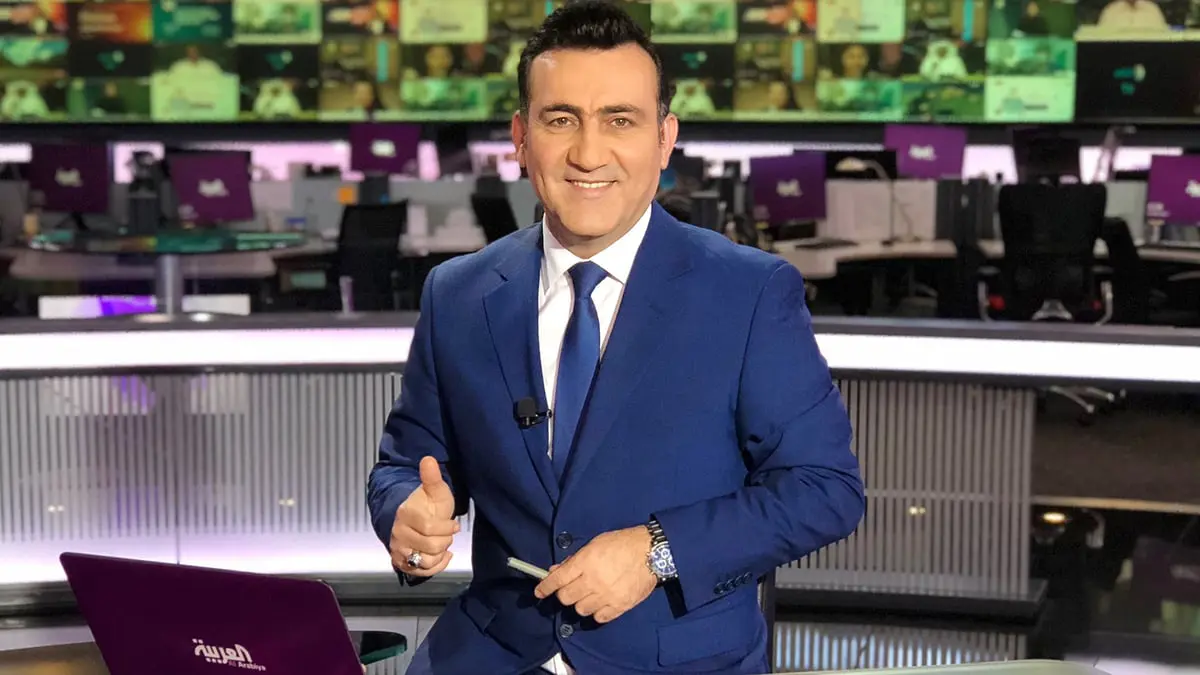 مذيع قناة العربية إبراهيم بدر يوجه رسالة إلى "مسن حائل"