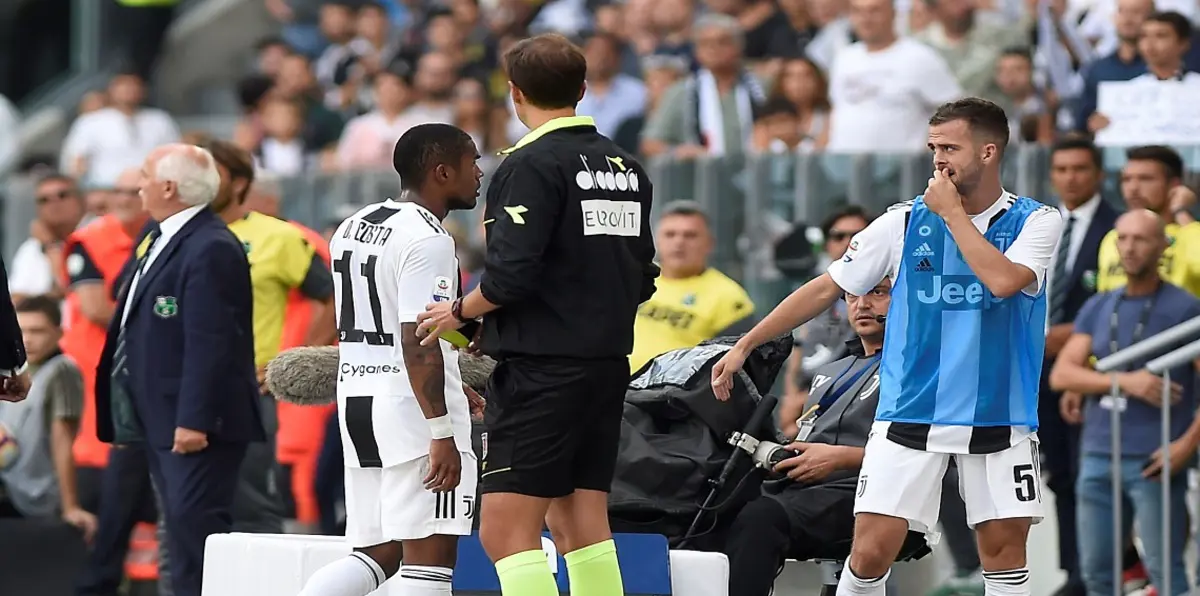 أليغري: يوفنتوس سيفرض غرامة على دوغلاس كوستا بعد واقعة البصق