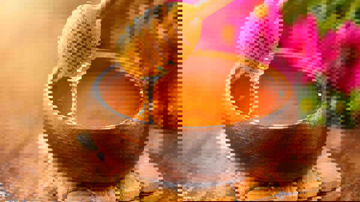 العسل.. رحيق مقدس ومهد الإنسانية والابتكار