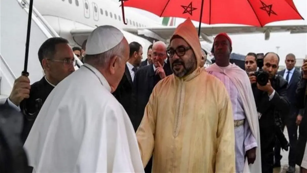 المغرب.. إرفاق الأذان بالموسيقى خلال زيارة البابا يثير استياء عارمًا (فيديو)