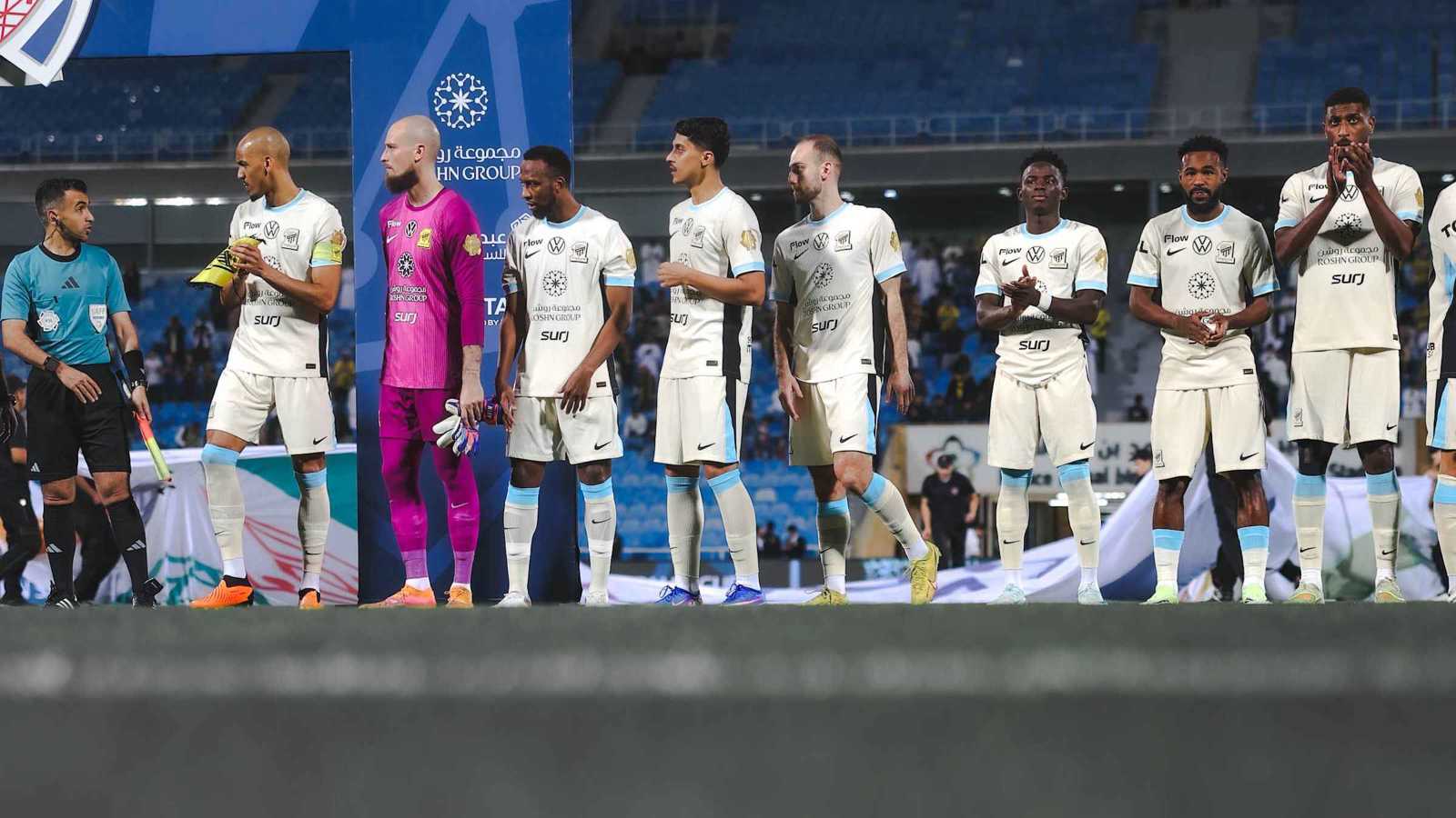 يحتاج وقفة حازمة.. أكثر لاعب أثار استياء جمهور الاتحاد ضد الرياض 