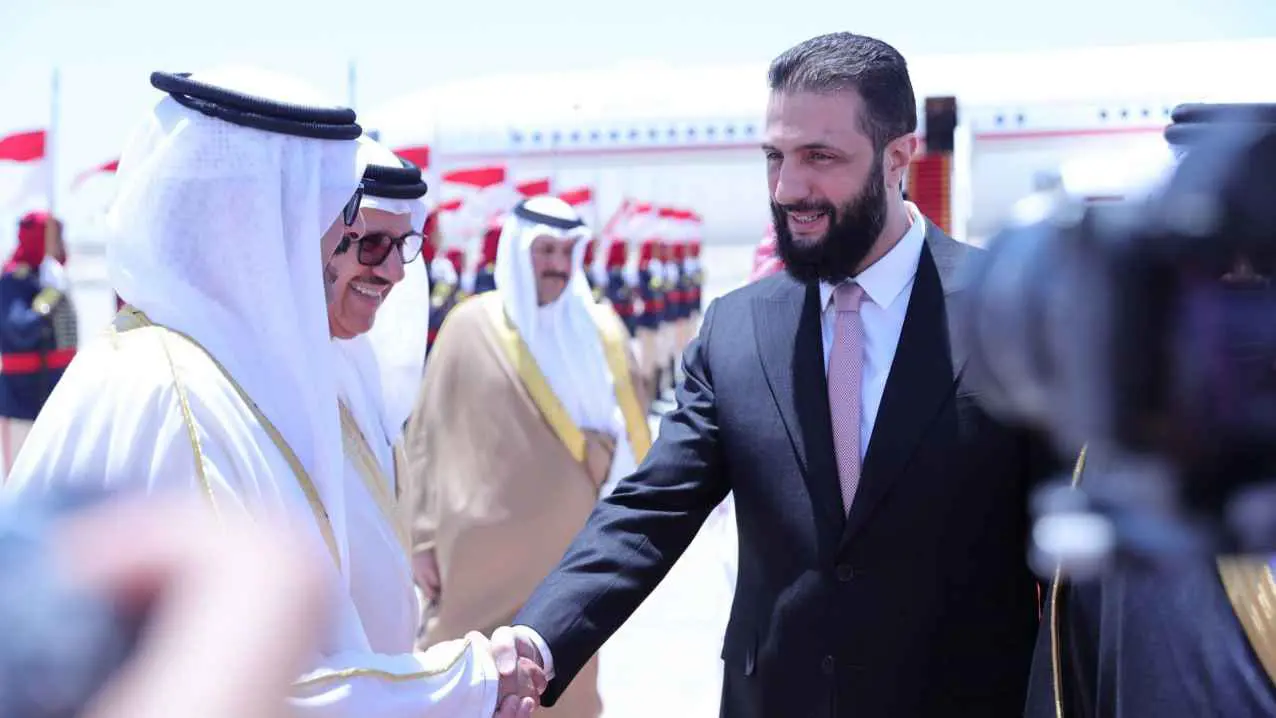 الوجهة العربية السادسة.. الشرع يصل إلى البحرين