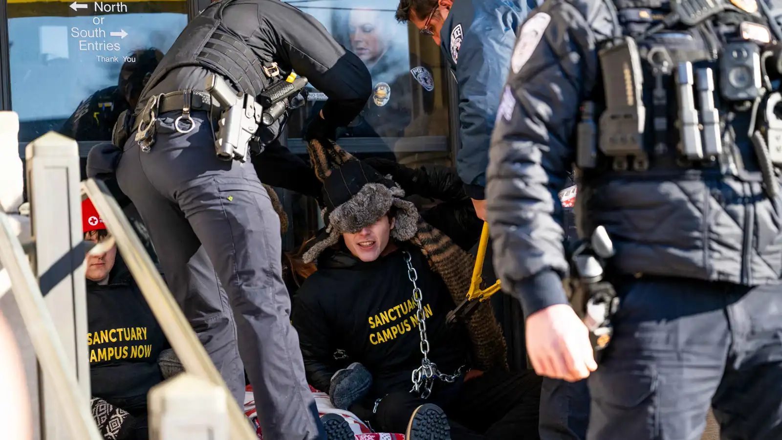 العصيان المدني يعود للواجهة.. احتجاجات شعبية متصاعدة رفضا لسياسات ترامب