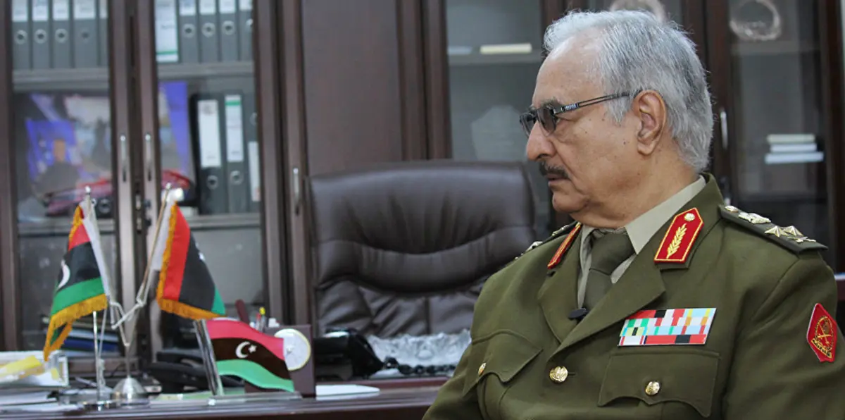خليفة حفتر يتعهد بحماية حقول النفط في ليبيا