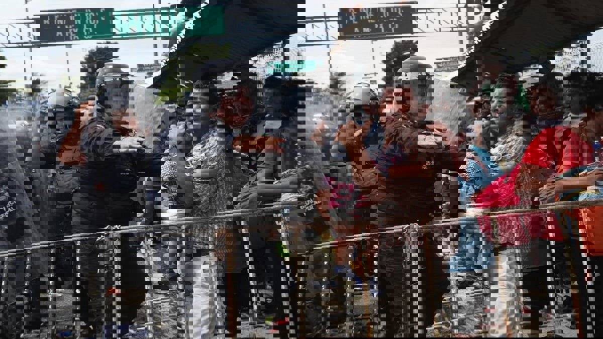 آلاف المهاجرين من هندوراس يتحركون صوب الولايات المتحدة مع قرب تنصيب بايدن