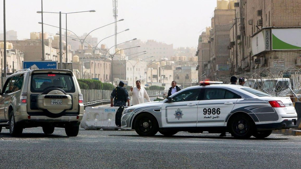 الكويت.. القبض على خليجي حوّل منزله لوكر للدعارة والمخدرات