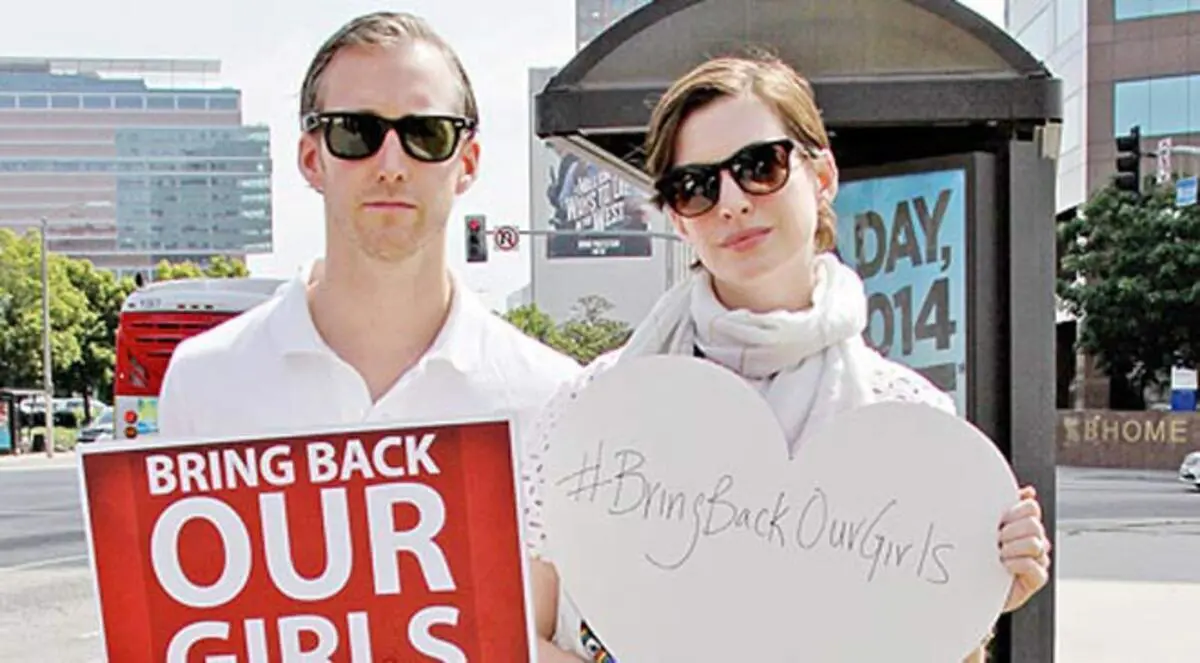 آن هاثاواي تتظاهر للإفراج عن فتيات نيجيريا المختطفات