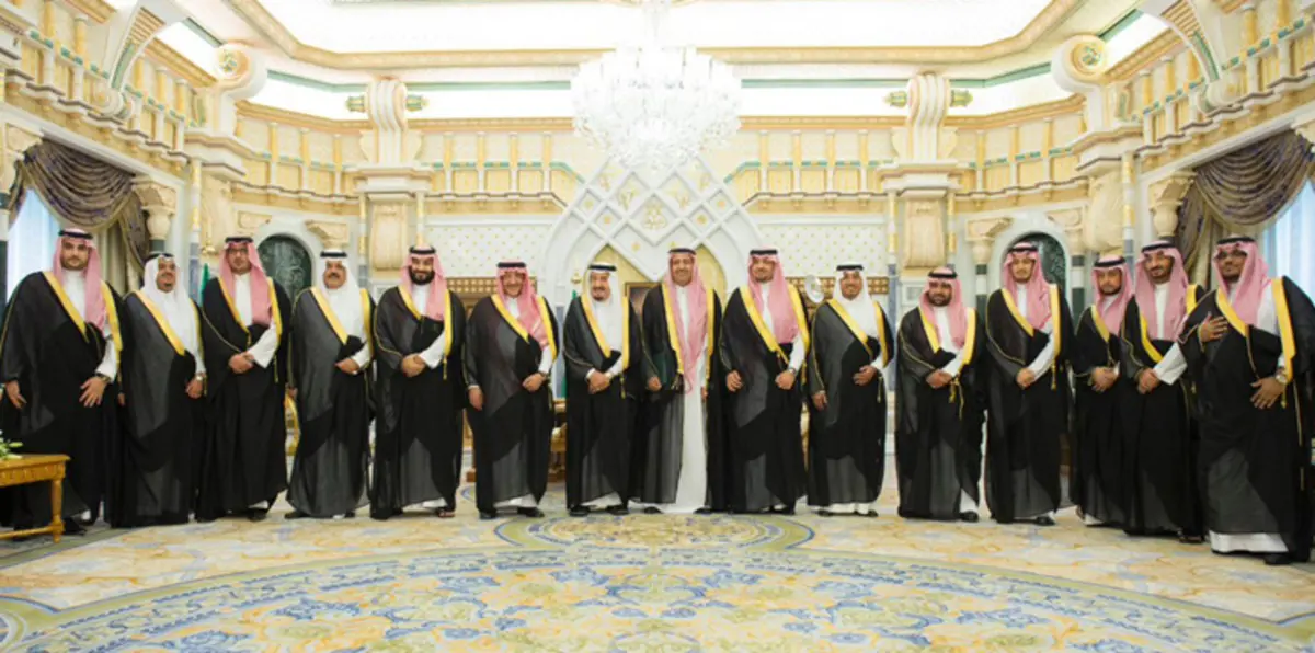 شاهد بالصور.. هكذا أدى الأمراء والمسؤولون المعينون بالأوامر الملكية اليمين أمام الملك سلمان