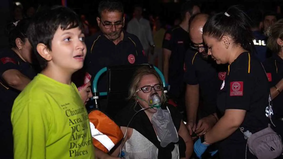 حارس مبنى يضحي بحياته لتحذير السكان من حريق أنقرة (فيديو)