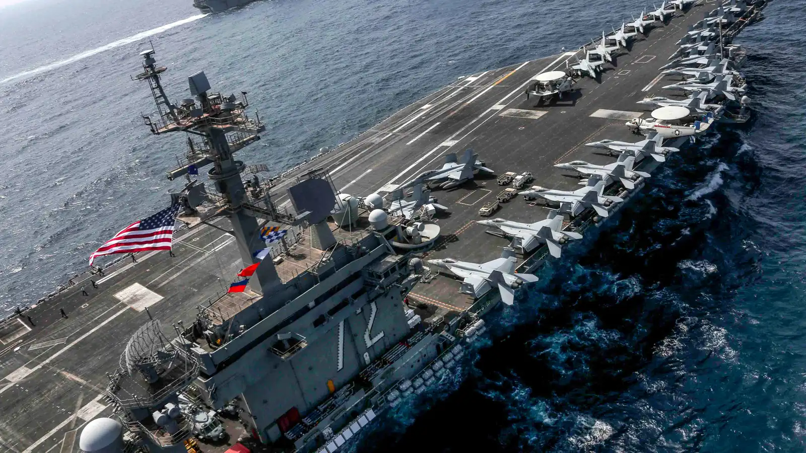 تقرير عبري: الحوثيون يستعدون لاستهداف سفن أمريكية في البحر الأحمر