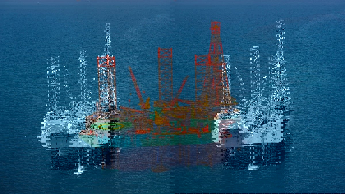 بترول أبوظبي الوطنية "أدنوك" ترسي عقدا بـ744 مليون دولار لتطوير حقول "بالبازم" البحرية