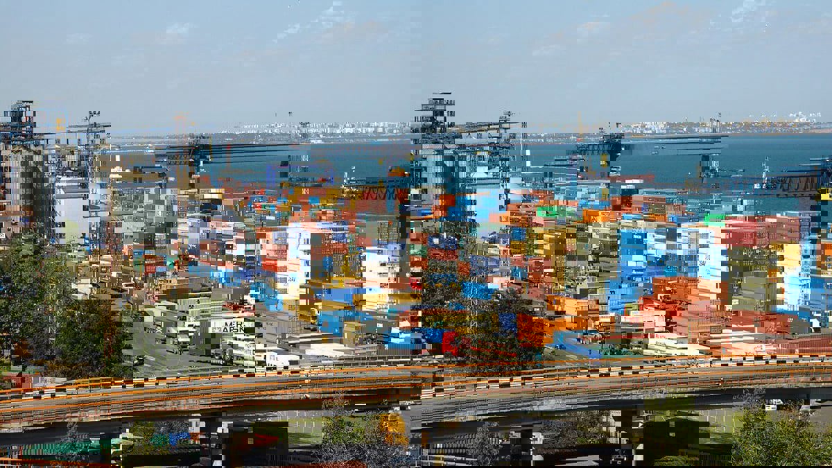 وجهتها لبنان.. أول سفينة حبوب أوكرانية تغادر أوديسا منذ بدء الحرب