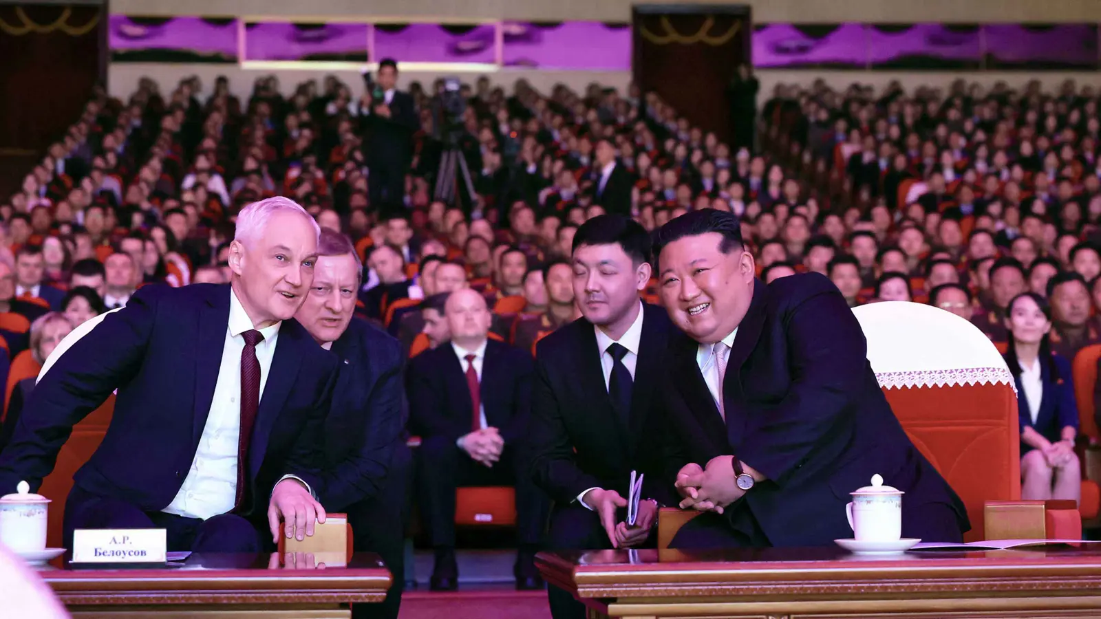 كيم: لروسيا "حق الدفاع عن نفسها" ضد التدخل الأمريكي