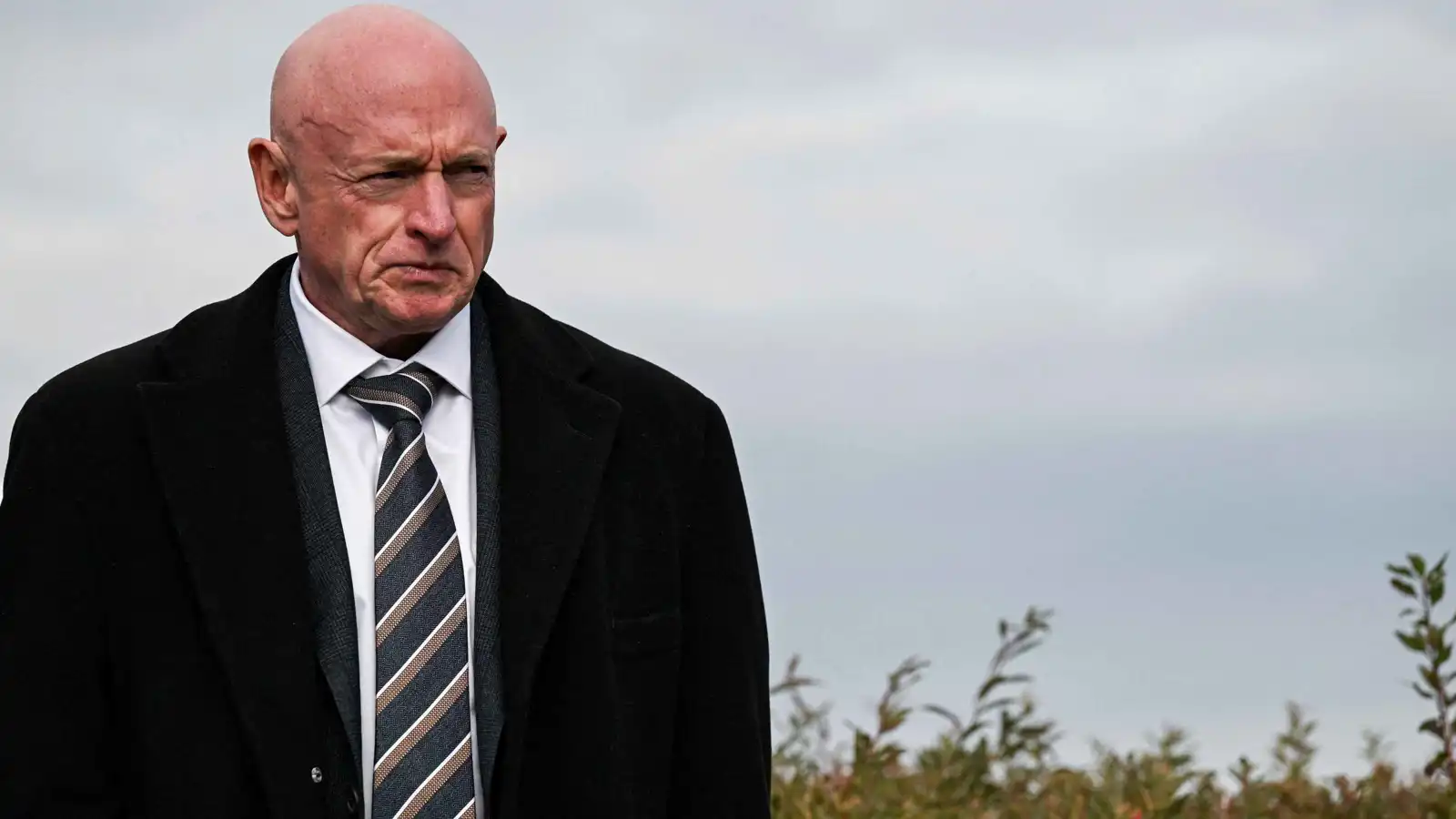 البنتاغون يحقق في دعوات سيناتور ديمقراطي للجيش بالعصيان