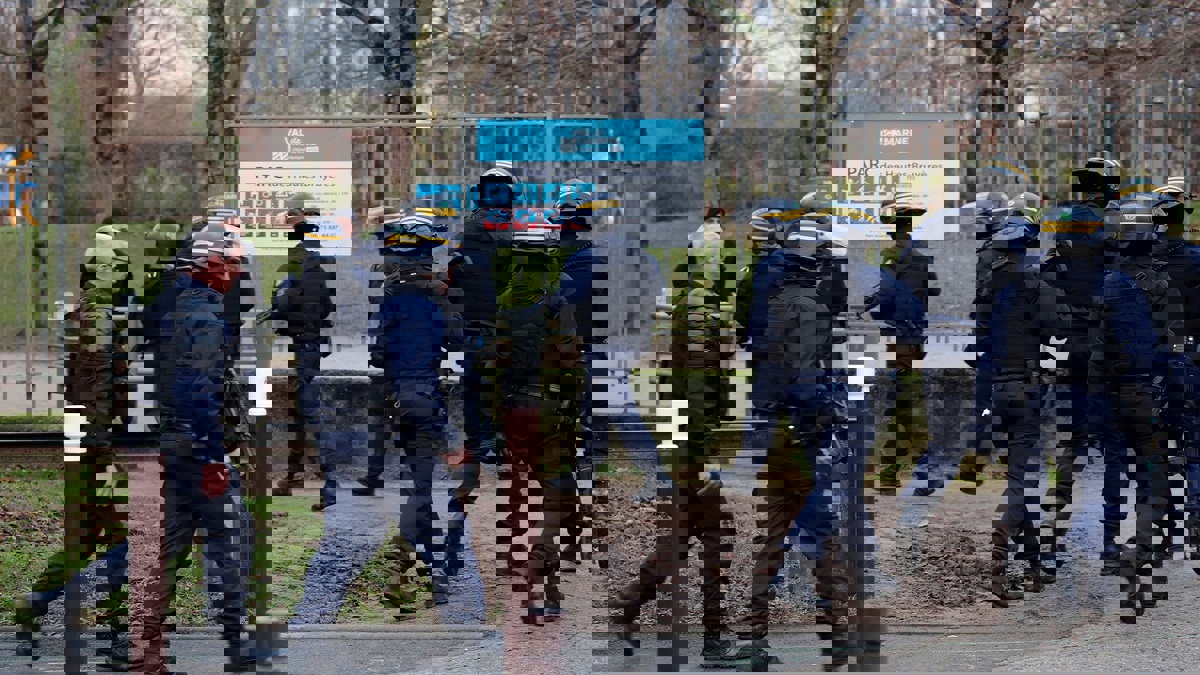 فرنسا تكشف معلومات عن منفذ هجوم باريس