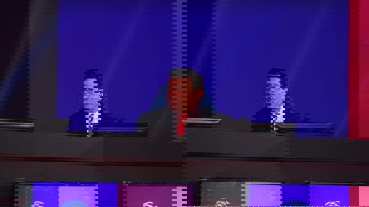 إيقاف مدحت شلبي ومنعه من الظهور على (أون تايم سبورتس) إلى نهاية الموسم