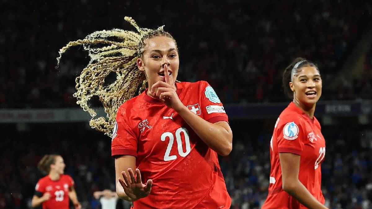 ما سر وجود علم المغرب على حذاء نجمة منتخب سويسرا؟ (صورة)