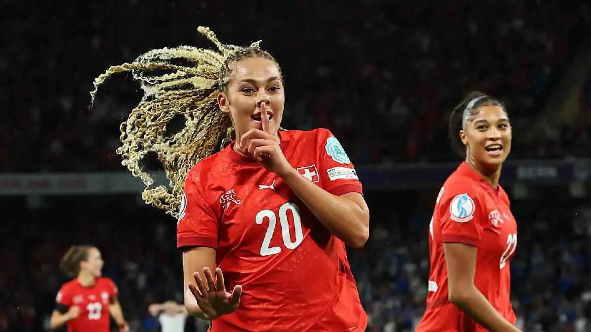 ما سر وجود علم المغرب على حذاء نجمة منتخب سويسرا؟ (صورة)