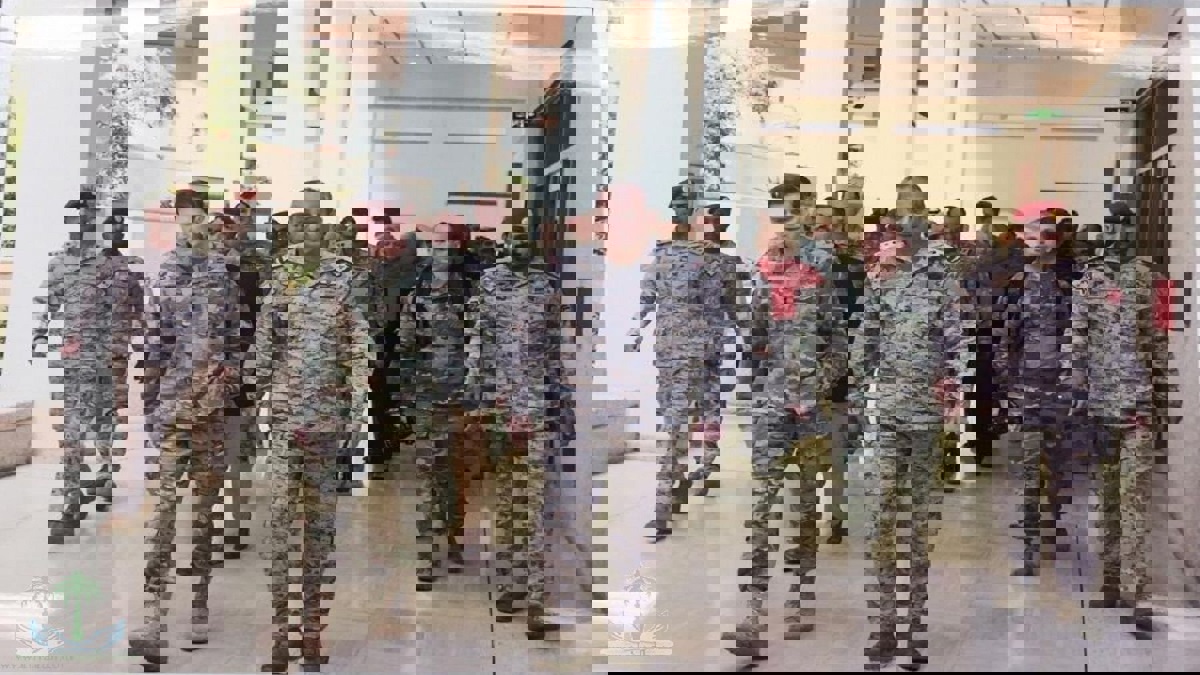 القيادة المركزية الأمريكية تبحث تطوير التعاون العسكري مع التحالف العربي باليمن