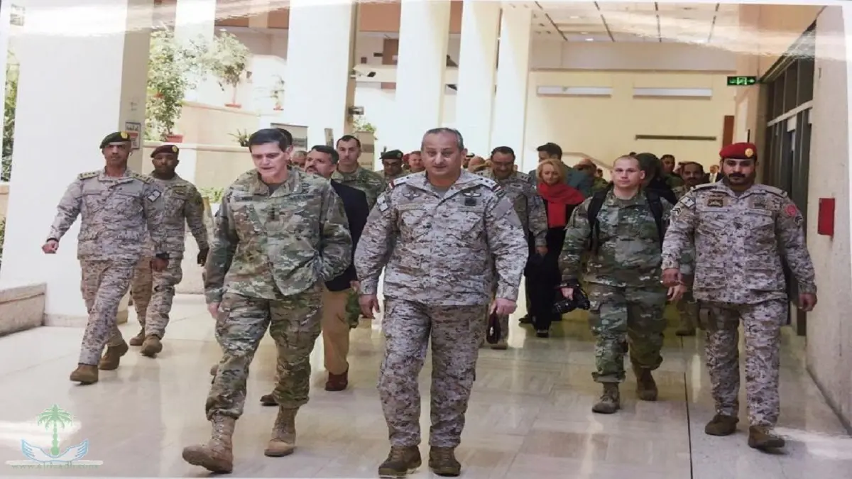 القيادة المركزية الأمريكية تبحث تطوير التعاون العسكري مع التحالف العربي باليمن