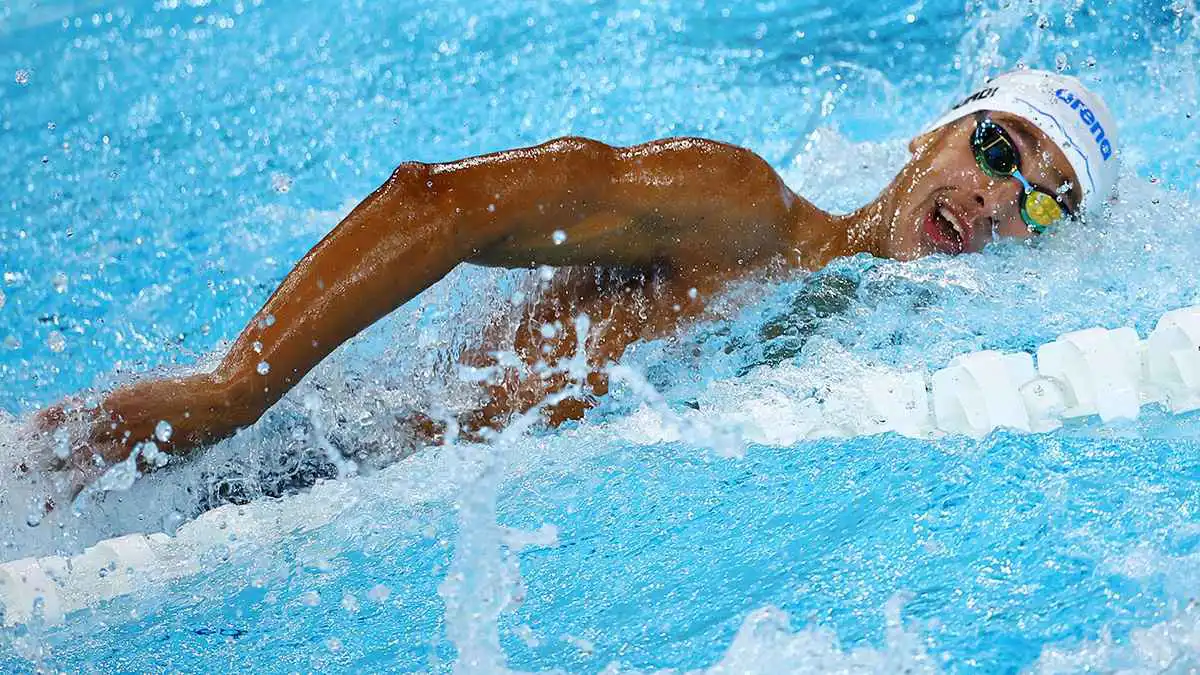 أحمد الجوادي يتصدر تصفيات سباق 800 متر حرة في بطولة العالم للسباحة